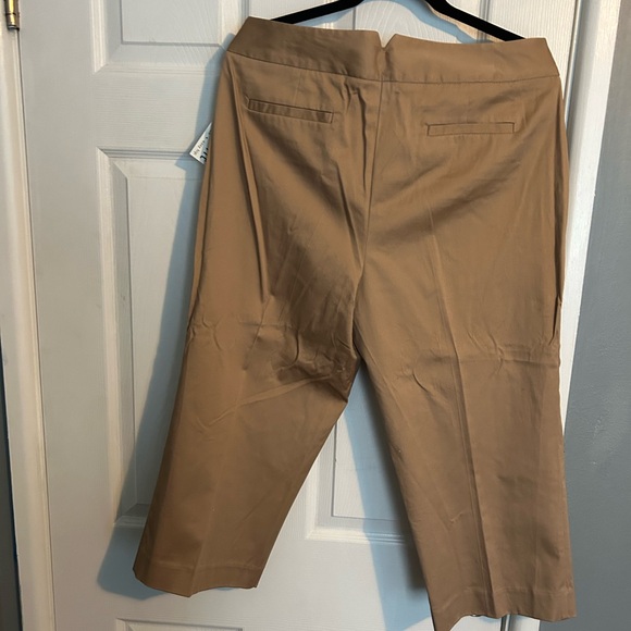 Attention modern fit khaki capris - Picture 9 of 12